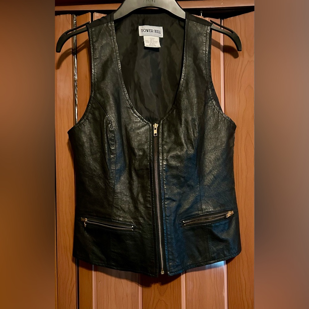 Tower Hill women’s Leather Vest Size small excellent condition